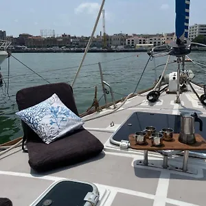 Sailboat On Board Bateau-hôtel